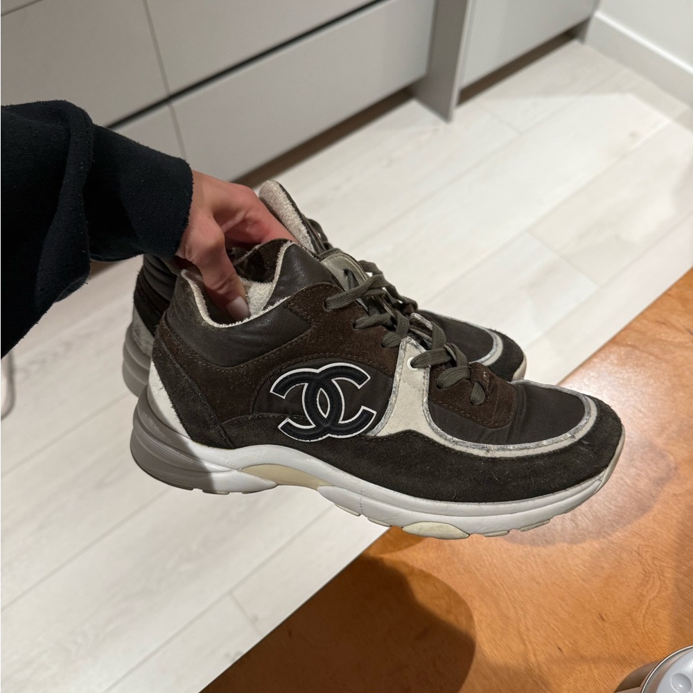 CHANEL TRAINER USED